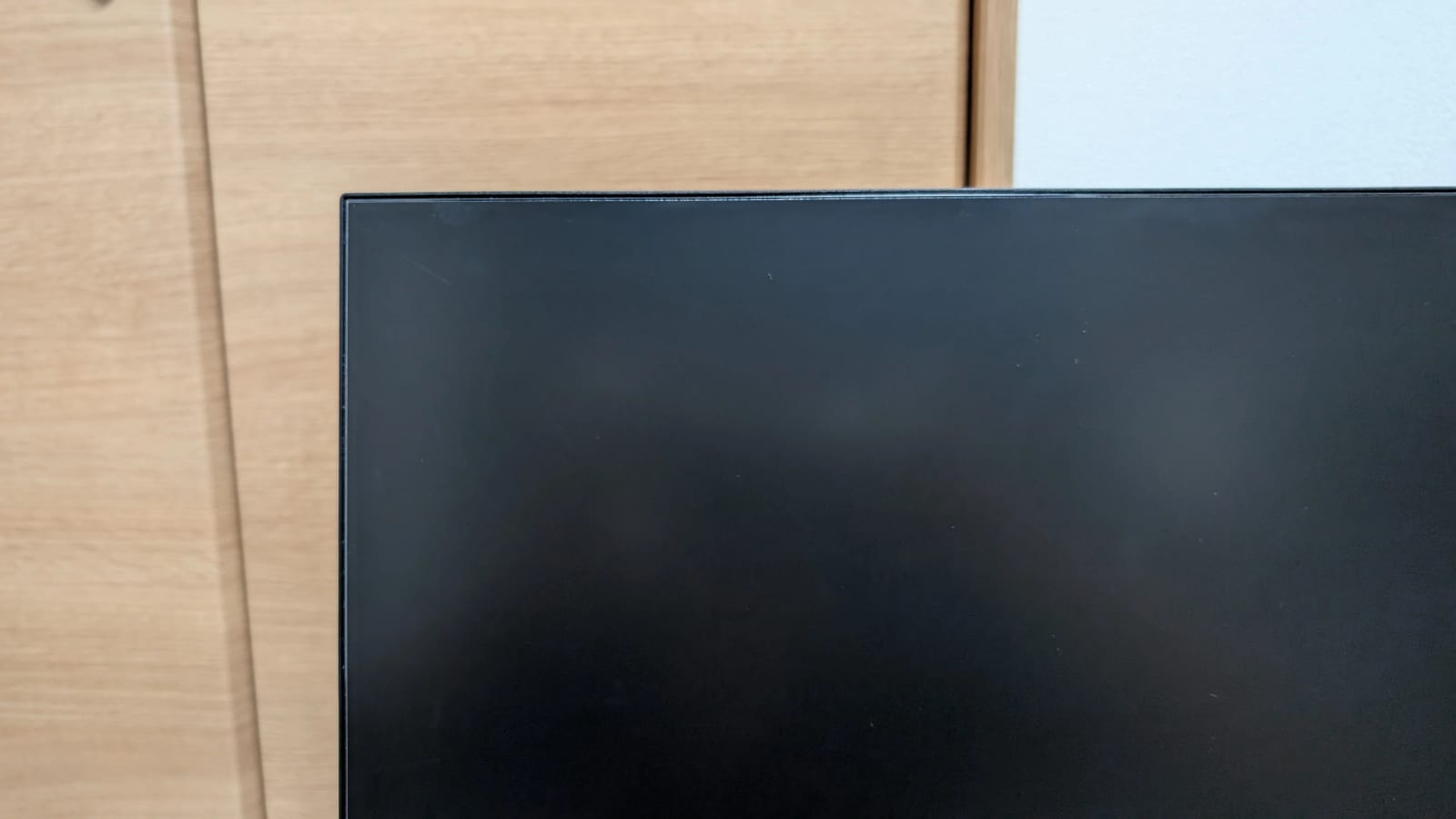 ベゼル左上のアップ