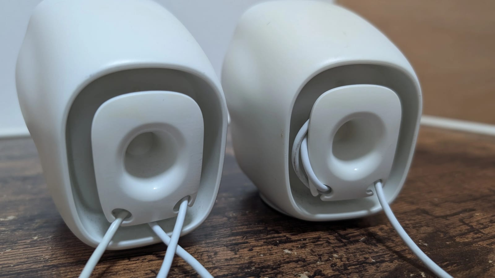 Z120BW 背面のケーブル収納スペース