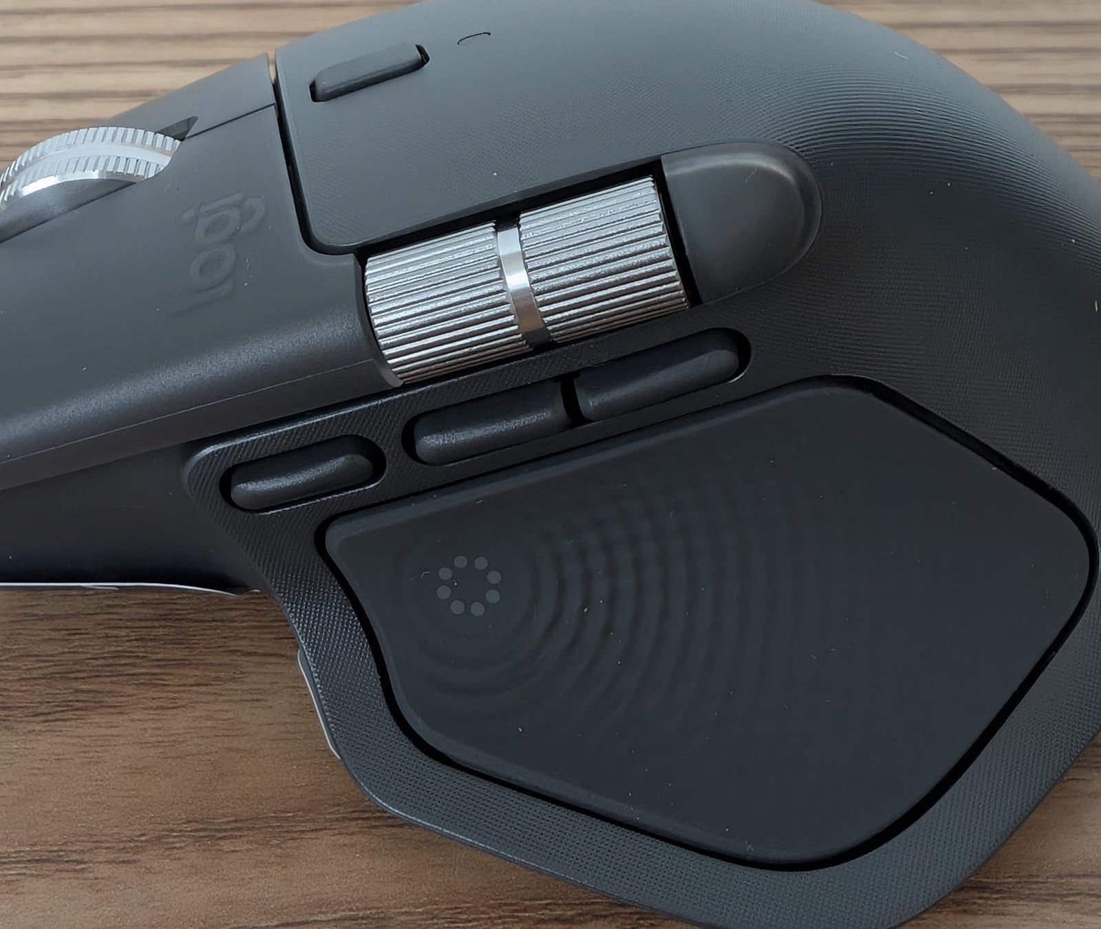 MX Master 4 のサイドボタン3つとサイドスクロール、センスパネル