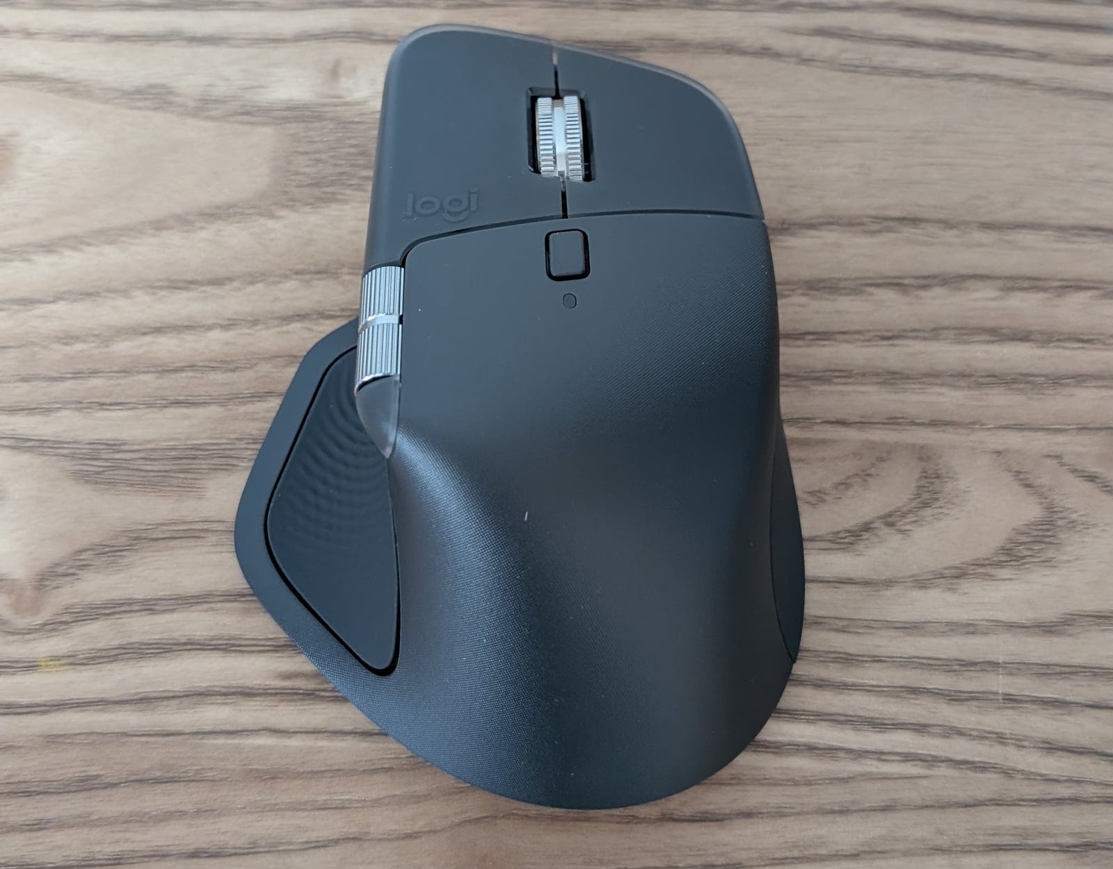 MX Master 4 を真上から見たところ