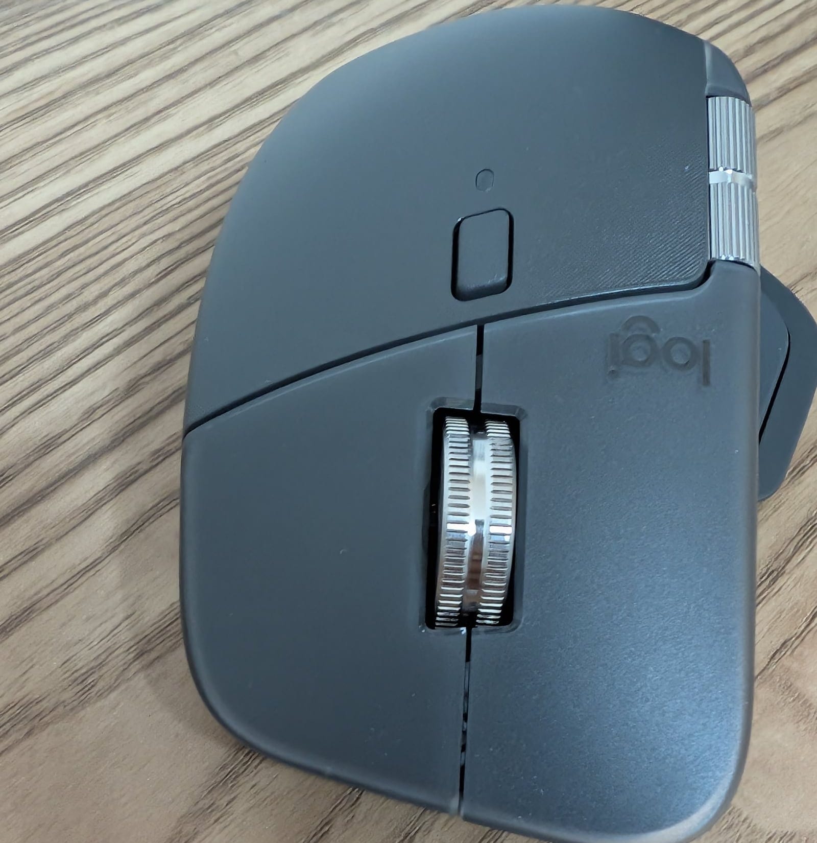 MX Master 4 のスクロールホイール