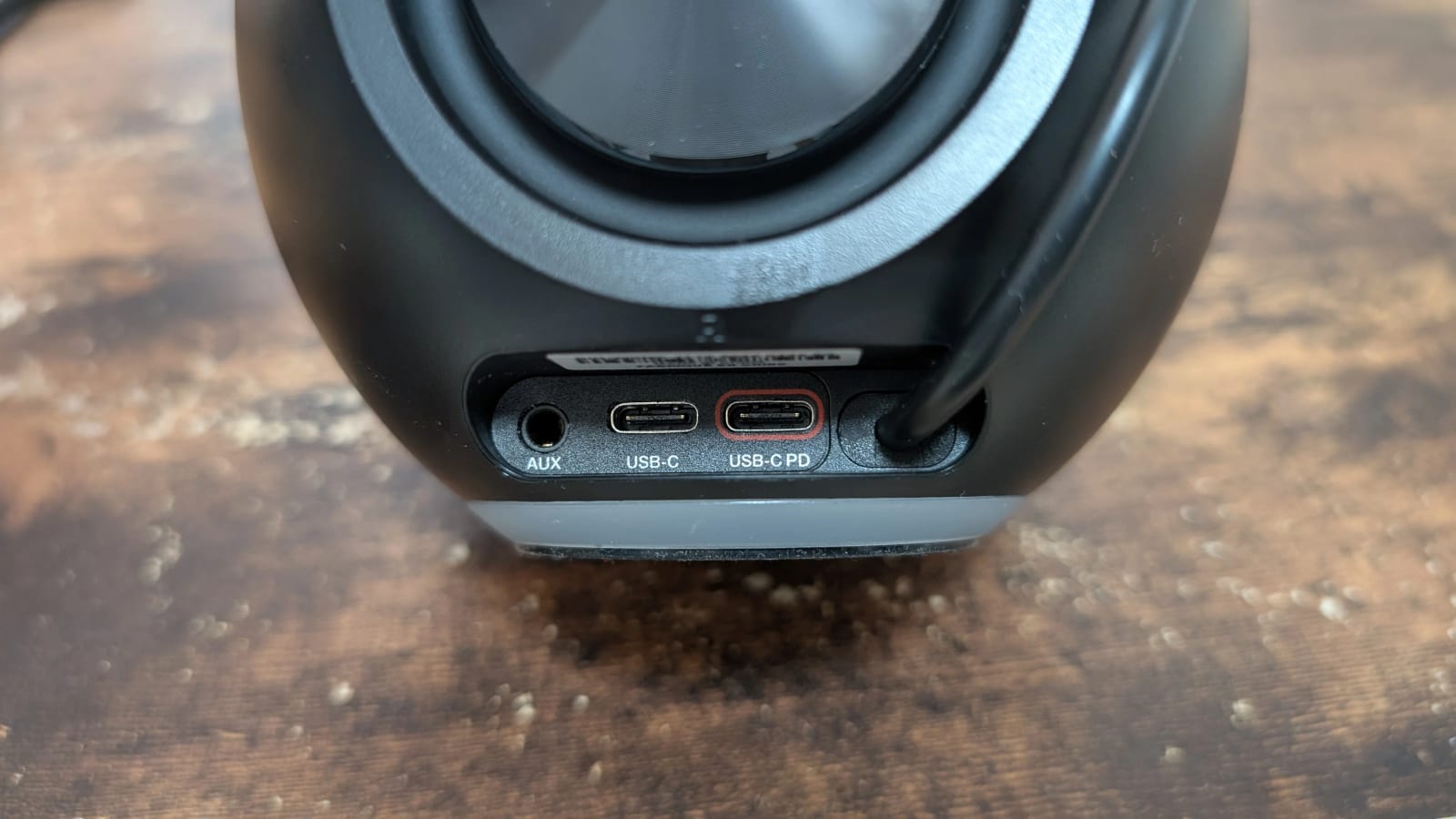 Pebble Pro 背面の端子